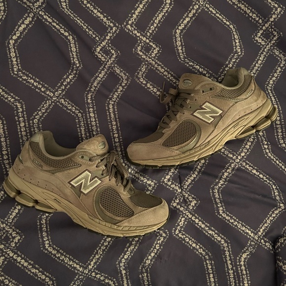 New Balance 2002R sneakers - Picture 1 of 8